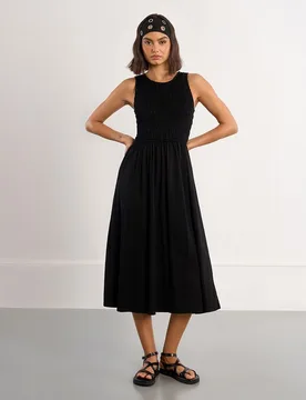 Vestido largo de manga sisa detalle pliegues - Lili Sidonio - FashionsVida
