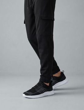 Sneakers sportive con lacci e tomaia in mesh - nero