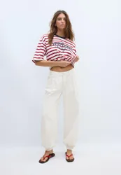 Gestreiftes T-Shirt mit Print Rot M
