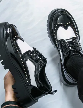 Corre pequeño) Zapatos casuales de vestir con tachuelas brillantes para hombres, adecuados para boda, oficina y ocio - Shein - FashionsVida