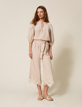 Pantalon cropped en mousseline avec macramé