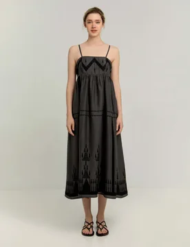 Abito midi nero in ramiè con ricami tono su tono con spalline sottili e taglio impero - Greek Archaic Kori - FashionsVida