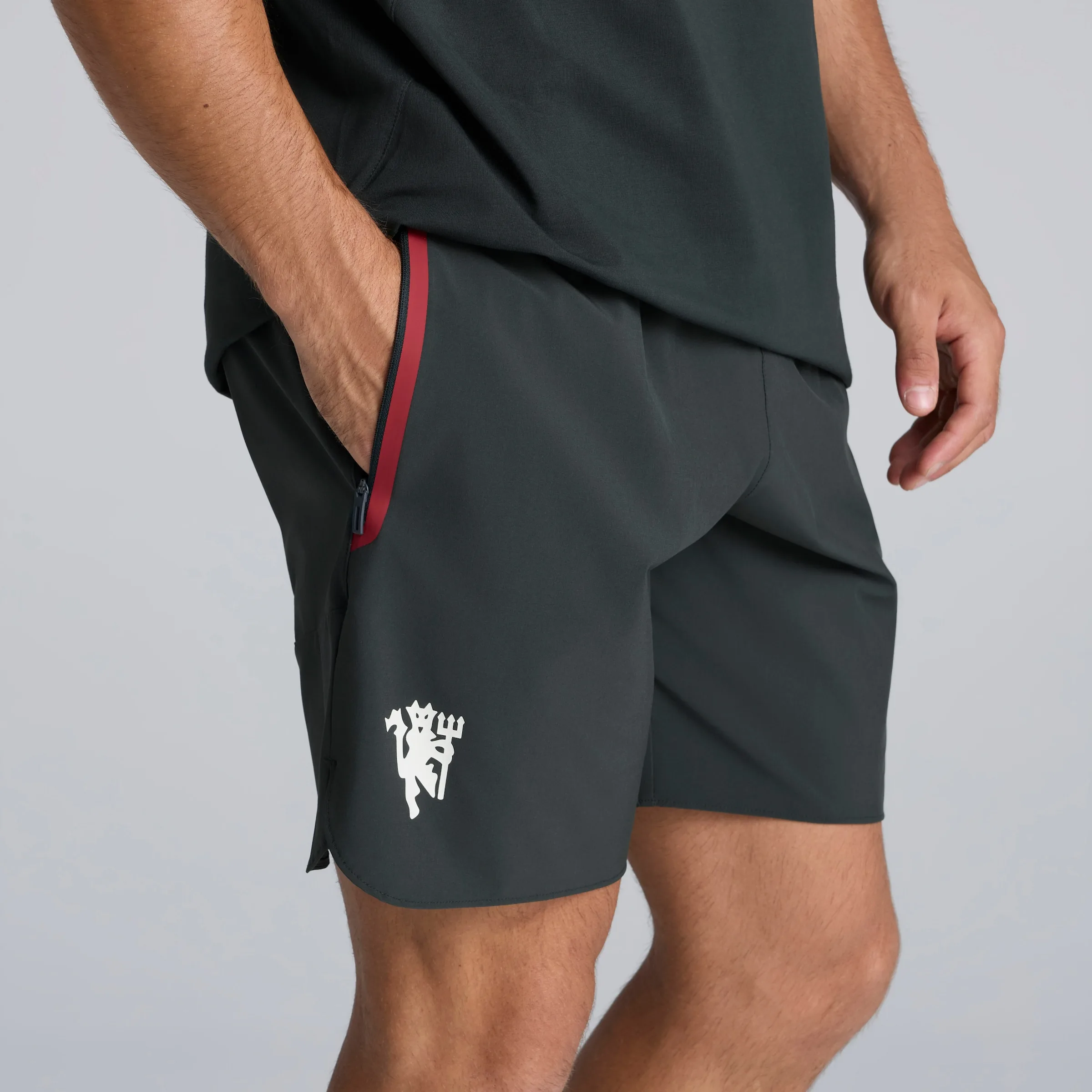 Manchester United Tiro Tech Shorts Green M - Adidas - FashionsVida