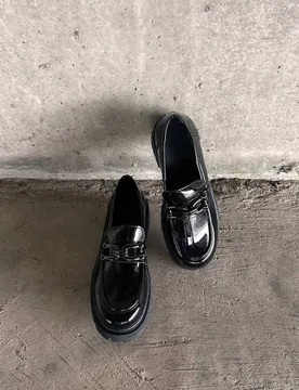 Women's Izzah Chain Detail Casual Slip On Shoes in Black Size: 3 - Black - Size: 3 - IKRUSH - FashionsVida