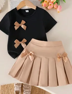 Conjunto de vestido de verano estilo academia para niñas, camiseta negra de manga corta con decoración de lazo y falda plisada caqui, casual para us - Shein - FashionsVida