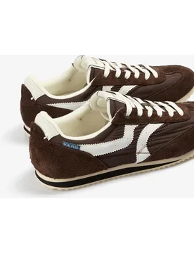 Zapatillas retro de hombre en ante con cordones blancos - Scalpers - FashionsVida