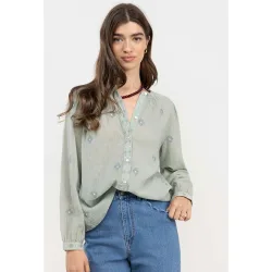 Blusa de mujer con bordados y mangas largas