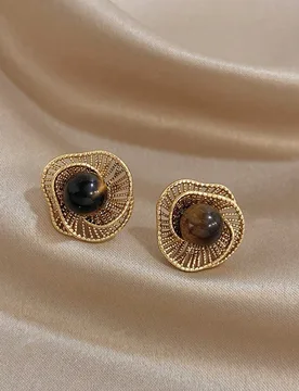 Par de pendientes de botón vintage con ojo de tigre y rosa hueca para mujer, joyería de oreja única de acero inoxidable tono dorado, adecuado para - Shein - FashionsVida