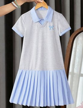Pieza Vestido de estilo universitario con parches para niñas, con Body principal de punto gris, combinado con cuello y puños a rayas azul y blanco,