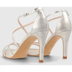 Sandalias de tacón de mujer en piel con detalle de tiras entrelazadas