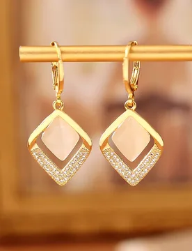 Super flash zircon small diamond cat's eye earrings high-end exquisite fashion slimming earrings elegant temperament earrings - Aliexpress - FashionsVida