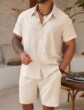 Conjunto de 2 piezas para hombre talla grande, camisa de manga corta de unicolor con textura y pantalones cortos, para vacaciones - Shein - FashionsVida
