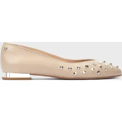 Bailarinas de mujer de piel con tachas y plantilla de gel
