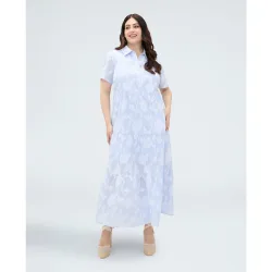 Vestido largo camisero en algodón jacquard cuello clásico mangas cortas y cierre con botones en el delantero