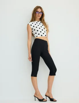 Crop-T-Shirt mit Tupfen Ecru XL - Stradivarius - FashionsVida