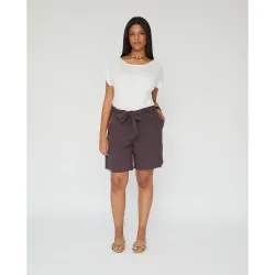 Bermuda de mujer estampada con cinturón ajustable