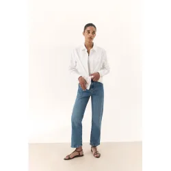 Pantalón recto de mujer de corte slim
