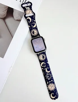 Pieza Banda de reloj de silicona con estampado creativo de sol, luna y estrellas compatible con Apple Watch de 38mm, 40mm, 41mm, 42mm, 44mm, 45mm, 49m - Shein - FashionsVida