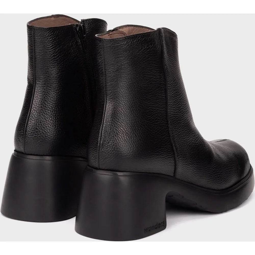 Botines de mujer con plataforma en piel negra - Wonders - FashionsVida