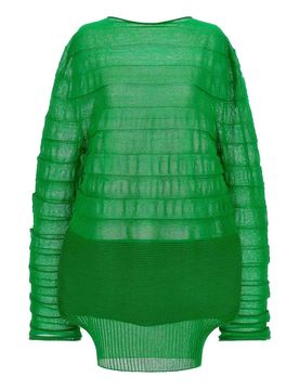 Top in maglia in movimento