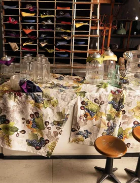 Tovaglia rettangolare in lino beige 160x230cm a stampa uva e fichi - Tessitura Toscana Telerie - FashionsVida