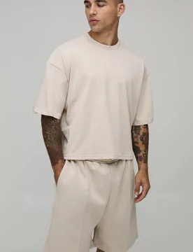 Herren Oversized Boxy T-Shirt & Drop-Crotch Shorts Set Stone Größe Large - boohooMAN - FashionsVida