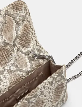 Bandolera de mujer de piel en print de serpiente - Alma en Pena - FashionsVida