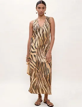 Vestido largo animal print con escote de pico - Lola Casademunt - FashionsVida