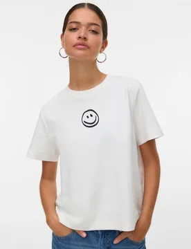 Camiseta básica de mujer con estampado - Vero Moda - FashionsVida