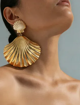 Par de pendientes de botón con concha de metal exagerada estilo vacaciones oceánicas (grande y pequeña), adecuados para fiestas, eventos nocturnos, - Shein - FashionsVida