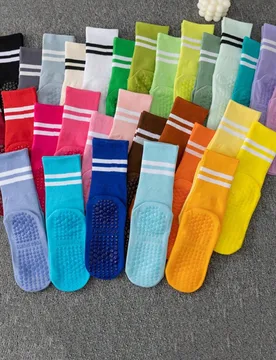 Pares/Paquete de medias de mujer de dos barras de colores macarrón aleatorios para primavera y otoño, con suela de silicona con agarre, adecuado par - Shein - FashionsVida