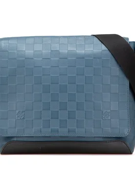 Damier Infini District PM - Louis Vuitton - FashionsVida