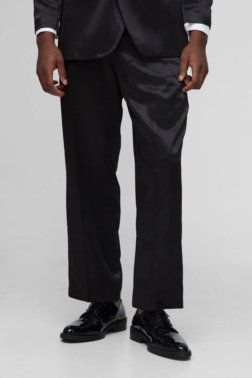 Herren Entspannte Passform Hochglanz-Satin-Hose Black Größe 34 - boohooMAN - FashionsVida