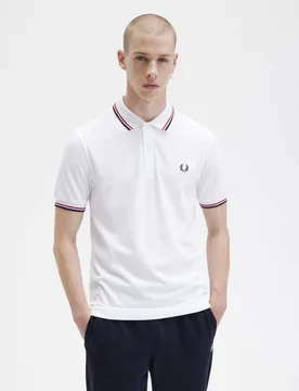 Polo mezza manica bianca con bordino rosso e blu - Fred perry - FashionsVida