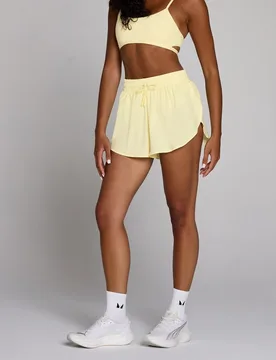Short vaporoso de tejido para mujer de MP - Crema mantequilla - XS - MyProtein - FashionsVida
