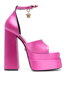 Sandali con plateau e charm Medusa