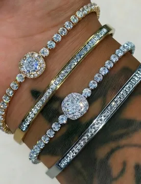 Juego de 2 piezas de pulsera de lujo exquisita de acero inoxidable chapada en oro con diseño estrellado, joyería resistente a la decoloración e imp - Shein - FashionsVida