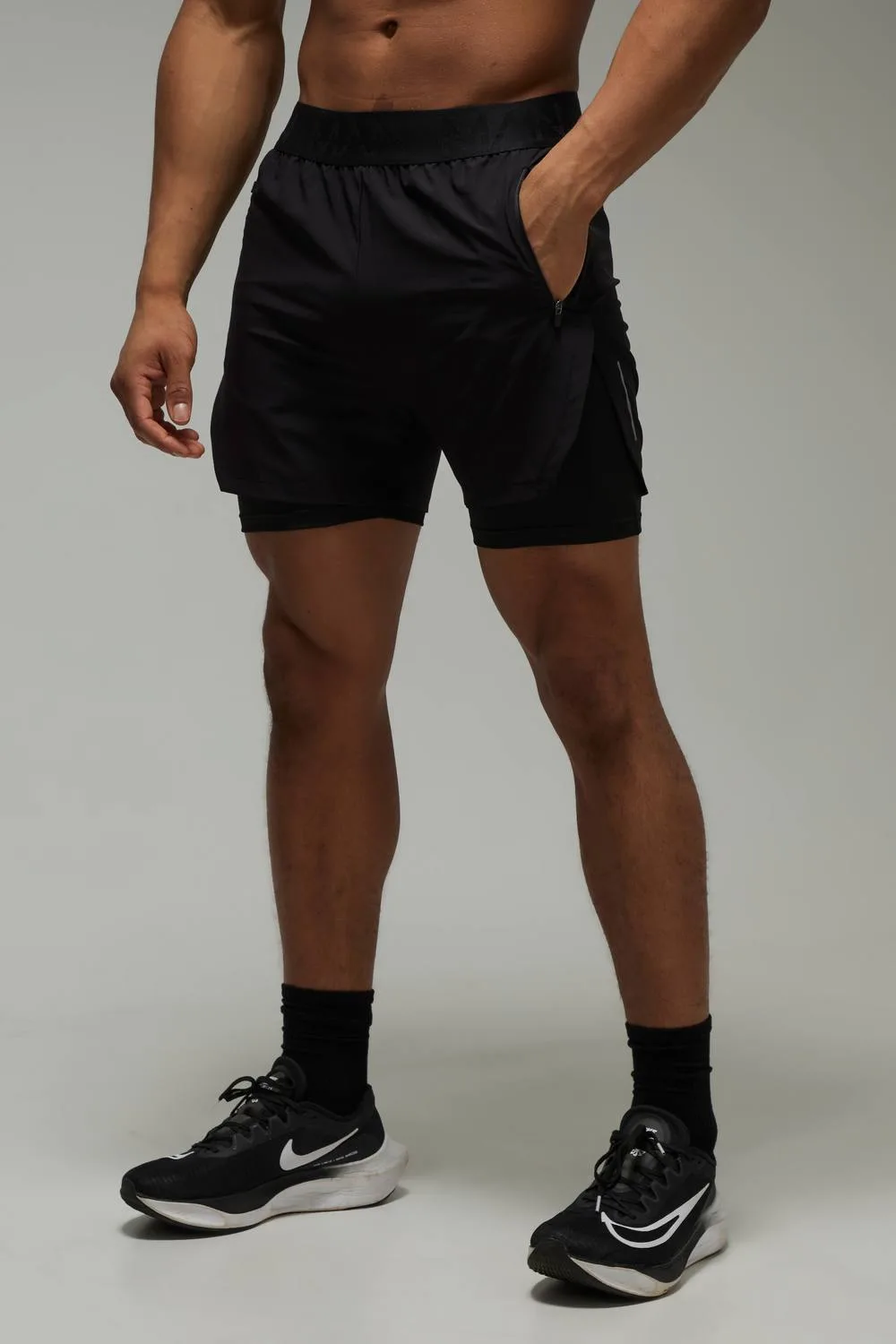Herren Herren Active Extreme Split 3inch 2-in-1 Regular Fit Short Black Größe Medium - boohooMAN - FashionsVida