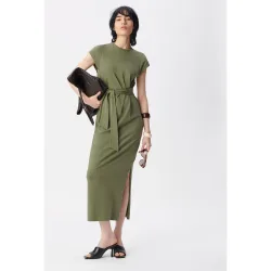 Vestido midi con cinturón para atar a tono