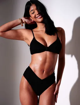Crinkle Wired Knot Front Bikini Top Black female - South Beach - FashionsVida