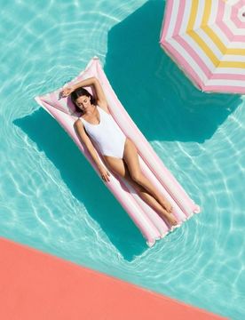 Materasso gonfiabile da acqua con motivo a righe - rosa pastello
