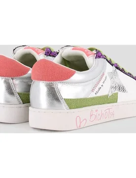 Zapatillas deportivas de mujer con detalle de purpurina y estrella decorativa - Blogger - FashionsVida