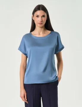 Blusa color avio in raso tecnico stretch con maniche ad aletta e scollo stondato - Emme Marella - FashionsVida