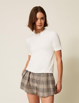 Pull avec festons et cabochons