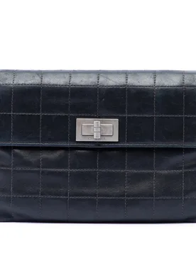 Choco Bar Lambskin Reissue 2.55 Flap Clutch - Chanel - FashionsVida