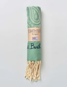 Telo mare verde salvia in cotone a fantasia bandana con frange al fondo e scritta logo ricamata - MC2 SAINT BARTH - FashionsVida