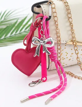 Pieza Llavero de piel sintética de moda con colgante de corazón, lazo y decoración floral - Correa de cuerda en espiral para llavero, decoración p - Shein - FashionsVida