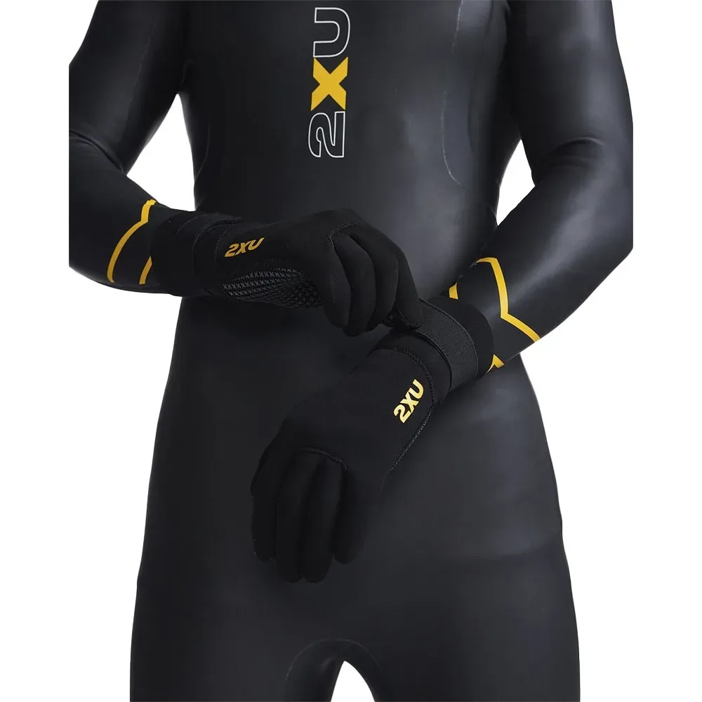 Propel Neoprene Gloves Black / Ambition L unisex - 2XU - FashionsVida