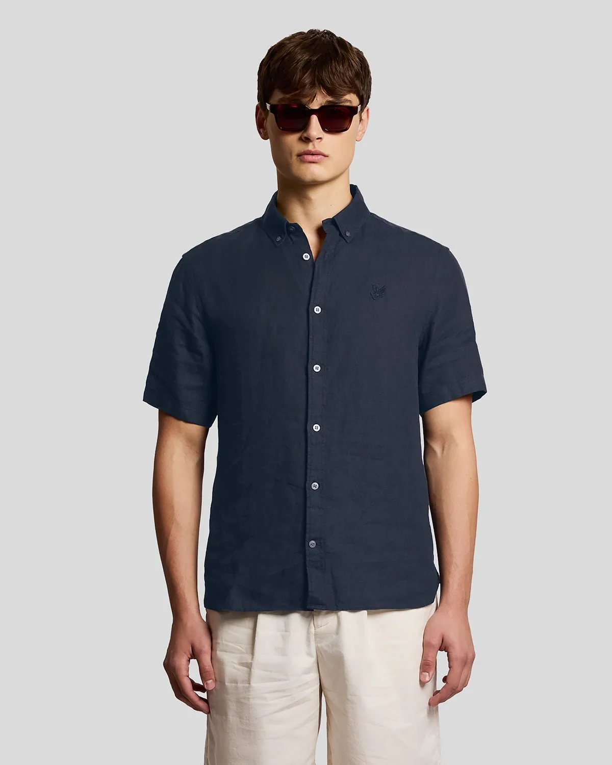 Men's Short Sleeve Linen Shirt in Black - Lyle & Scott - FashionsVida