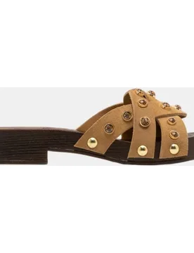 Sandalia zueco de tiras de piel con pedrería valeria camel - Porronet - FashionsVida